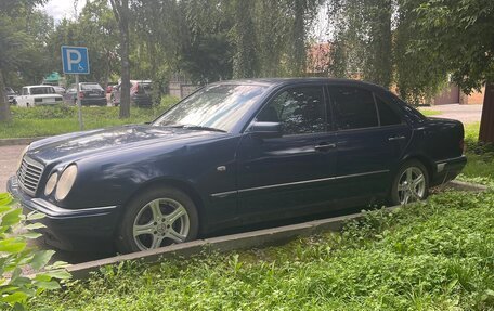 Mercedes-Benz E-Класс, 1998 год, 550 000 рублей, 3 фотография