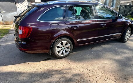 Skoda Superb III рестайлинг, 2013 год, 900 000 рублей, 3 фотография