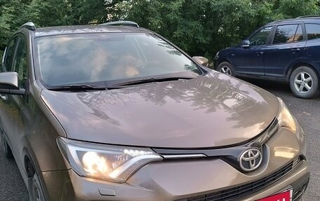 Toyota RAV4, 2017 год, 3 050 000 рублей, 3 фотография