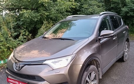 Toyota RAV4, 2017 год, 3 050 000 рублей, 4 фотография