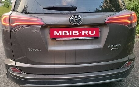 Toyota RAV4, 2017 год, 3 050 000 рублей, 2 фотография