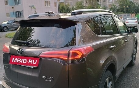 Toyota RAV4, 2017 год, 3 050 000 рублей, 6 фотография