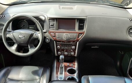 Nissan Pathfinder, 2015 год, 1 999 000 рублей, 10 фотография