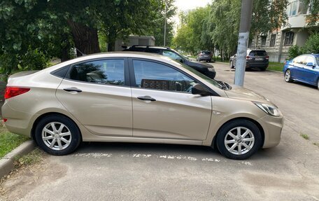 Hyundai Solaris II рестайлинг, 2012 год, 830 000 рублей, 4 фотография