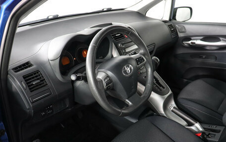 Toyota Auris II, 2011 год, 849 000 рублей, 3 фотография