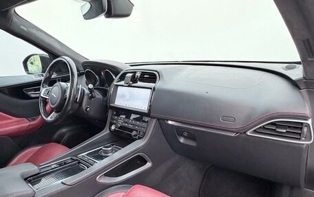 Jaguar F-Pace, 2018 год, 3 377 000 рублей, 10 фотография