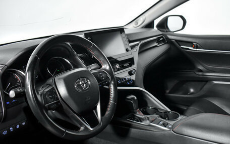 Toyota Camry, 2021 год, 2 890 000 рублей, 10 фотография