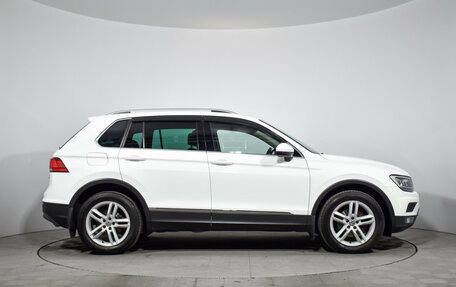 Volkswagen Tiguan II, 2017 год, 2 400 000 рублей, 4 фотография