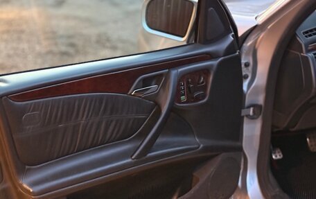 Mercedes-Benz E-Класс, 2001 год, 510 000 рублей, 11 фотография