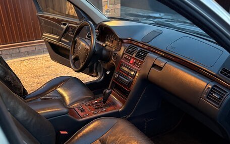 Mercedes-Benz E-Класс, 2001 год, 510 000 рублей, 5 фотография