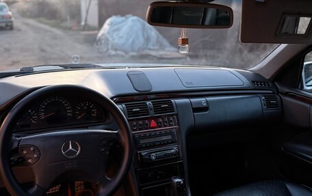 Mercedes-Benz E-Класс, 2001 год, 510 000 рублей, 9 фотография