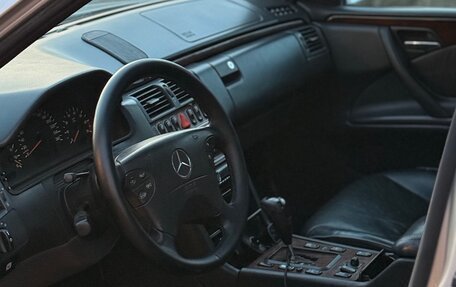 Mercedes-Benz E-Класс, 2001 год, 510 000 рублей, 12 фотография