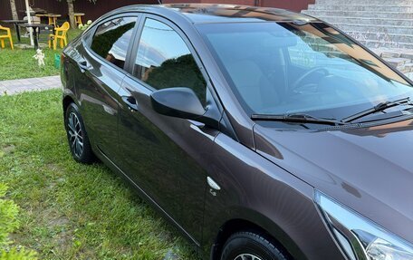 Hyundai Solaris II рестайлинг, 2015 год, 1 050 000 рублей, 3 фотография