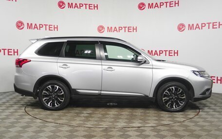 Mitsubishi Outlander III рестайлинг 3, 2021 год, 2 700 000 рублей, 4 фотография