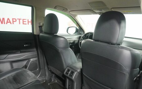 Mitsubishi Outlander III рестайлинг 3, 2021 год, 2 700 000 рублей, 11 фотография