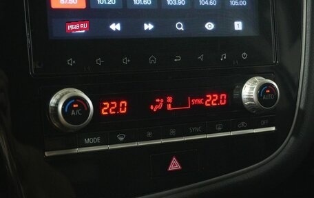 Mitsubishi Outlander III рестайлинг 3, 2021 год, 2 700 000 рублей, 13 фотография