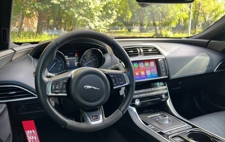 Jaguar XE I рестайлинг, 2015 год, 2 300 000 рублей, 11 фотография