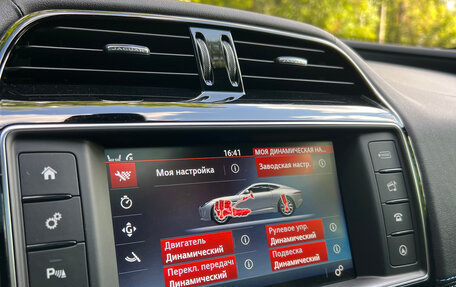 Jaguar XE I рестайлинг, 2015 год, 2 300 000 рублей, 29 фотография