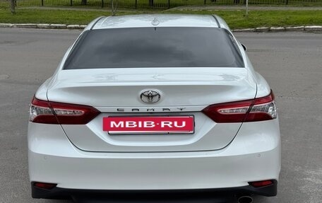 Toyota Camry, 2020 год, 2 950 000 рублей, 4 фотография