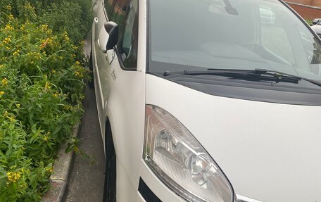Citroen C4 Picasso II рестайлинг, 2011 год, 680 000 рублей, 3 фотография