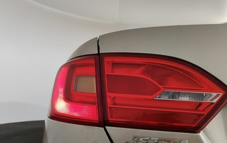 Volkswagen Jetta VI, 2012 год, 930 000 рублей, 21 фотография