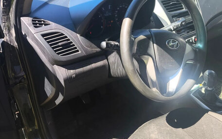 Hyundai Solaris II рестайлинг, 2013 год, 350 000 рублей, 1 фотография