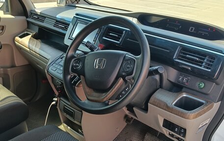 Honda Stepwgn IV, 2016 год, 1 750 000 рублей, 5 фотография