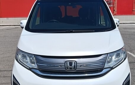 Honda Stepwgn IV, 2016 год, 1 750 000 рублей, 4 фотография