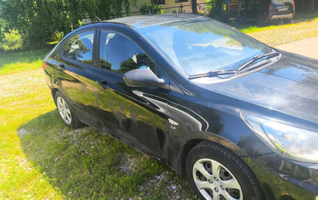 Hyundai Solaris II рестайлинг, 2013 год, 350 000 рублей, 2 фотография