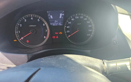 Hyundai Solaris II рестайлинг, 2013 год, 350 000 рублей, 9 фотография