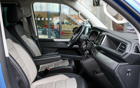 Volkswagen Multivan T6 рестайлинг, 2020 год, 7 400 000 рублей, 12 фотография