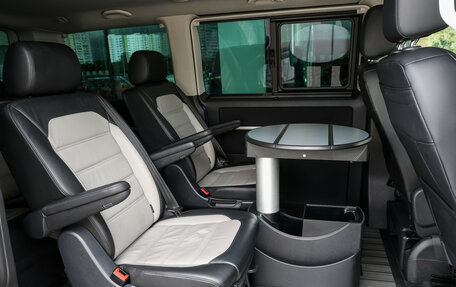 Volkswagen Multivan T6 рестайлинг, 2020 год, 7 400 000 рублей, 15 фотография