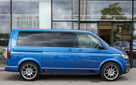 Volkswagen Multivan T6 рестайлинг, 2020 год, 7 400 000 рублей, 4 фотография
