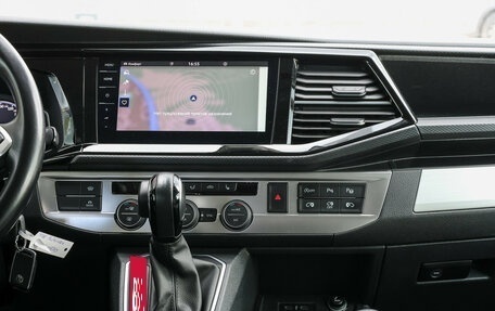 Volkswagen Multivan T6 рестайлинг, 2020 год, 7 400 000 рублей, 18 фотография