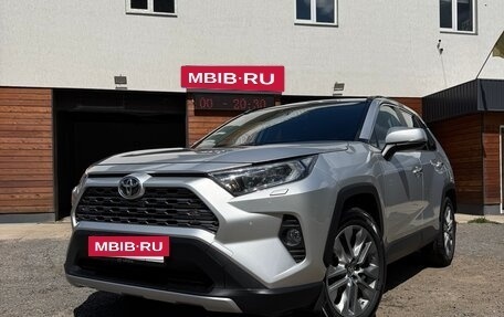 Toyota RAV4, 2020 год, 2 740 000 рублей, 4 фотография