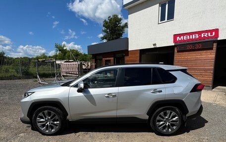 Toyota RAV4, 2020 год, 2 740 000 рублей, 8 фотография