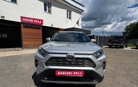 Toyota RAV4, 2020 год, 2 740 000 рублей, 11 фотография