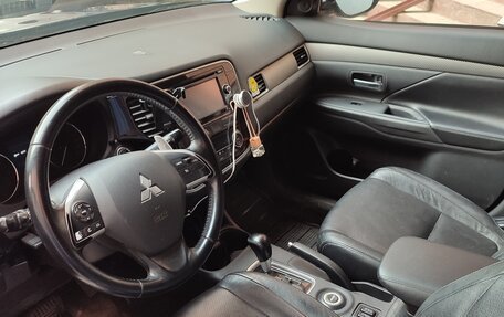 Mitsubishi Outlander III рестайлинг 3, 2013 год, 1 000 000 рублей, 4 фотография