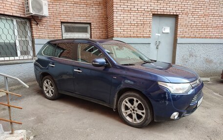 Mitsubishi Outlander III рестайлинг 3, 2013 год, 1 000 000 рублей, 7 фотография