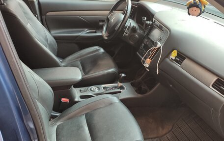 Mitsubishi Outlander III рестайлинг 3, 2013 год, 1 000 000 рублей, 9 фотография