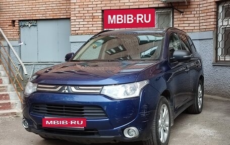 Mitsubishi Outlander III рестайлинг 3, 2013 год, 1 000 000 рублей, 2 фотография