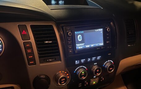 Toyota Sequoia II рестайлинг, 2015 год, 3 200 000 рублей, 13 фотография