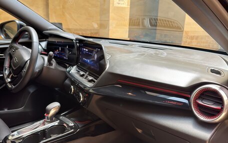 Chevrolet Trax, 2023 год, 2 040 000 рублей, 22 фотография
