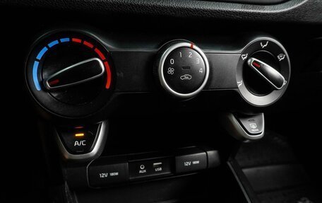 KIA Rio IV, 2018 год, 1 070 000 рублей, 12 фотография