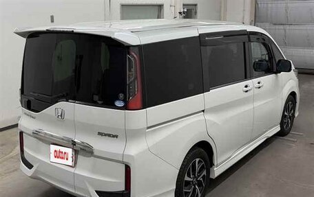 Honda Stepwgn IV, 2018 год, 1 700 000 рублей, 5 фотография