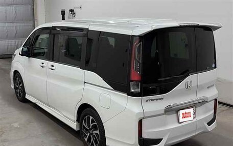 Honda Stepwgn IV, 2018 год, 1 700 000 рублей, 2 фотография
