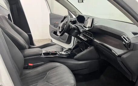Peugeot 2008 II, 2022 год, 1 250 006 рублей, 8 фотография