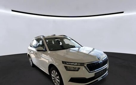 Skoda Kamiq I, 2022 год, 1 562 000 рублей, 3 фотография