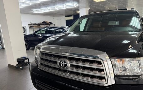 Toyota Sequoia II рестайлинг, 2011 год, 3 850 000 рублей, 16 фотография