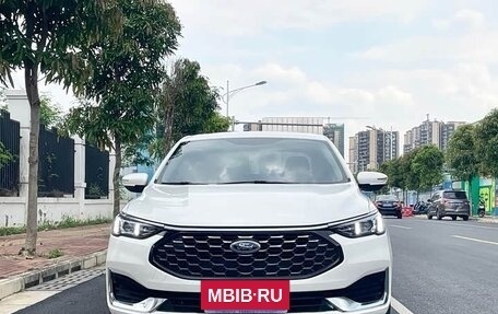 Ford Escort, 2023 год, 910 007 рублей, 2 фотография